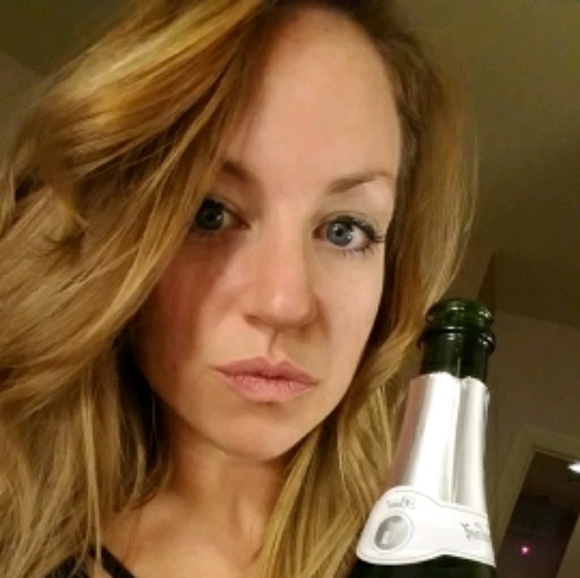 Meet your Posher, Lydia - Picture 1 of 1